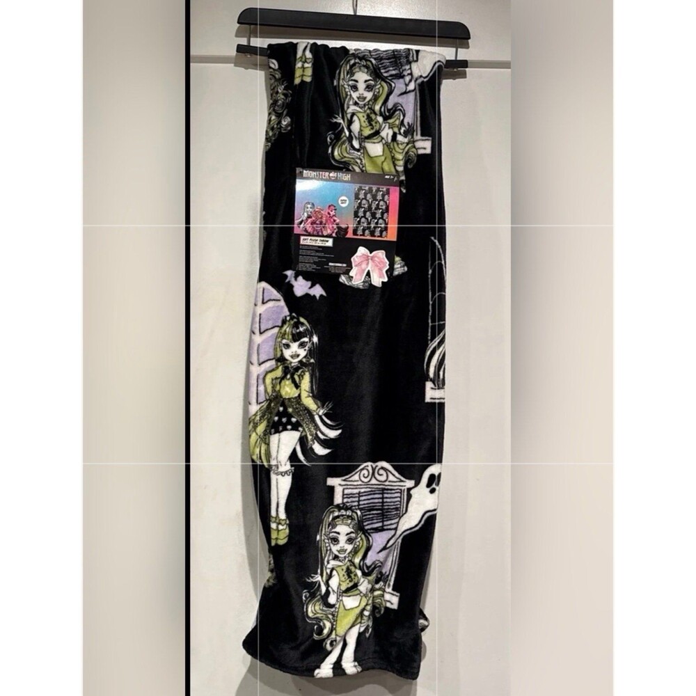 Monster High Halloween Throw Blanket
